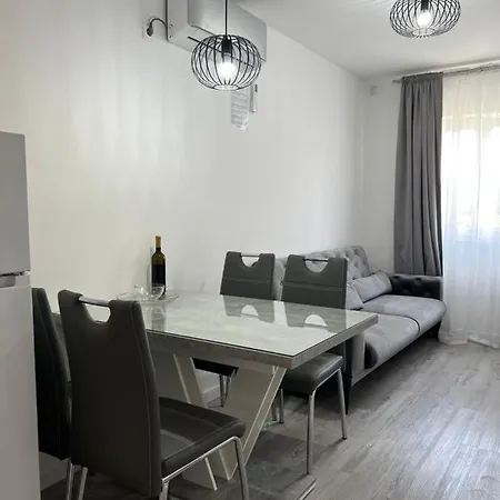 Apartment M&l *