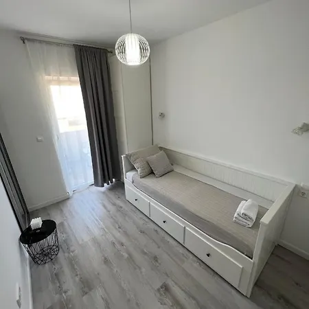 M&l Apartment *