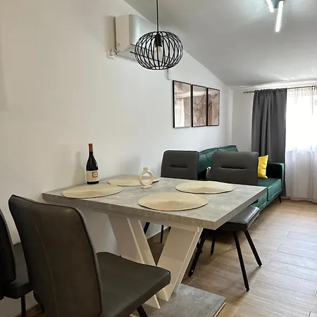 Apartment M&l *